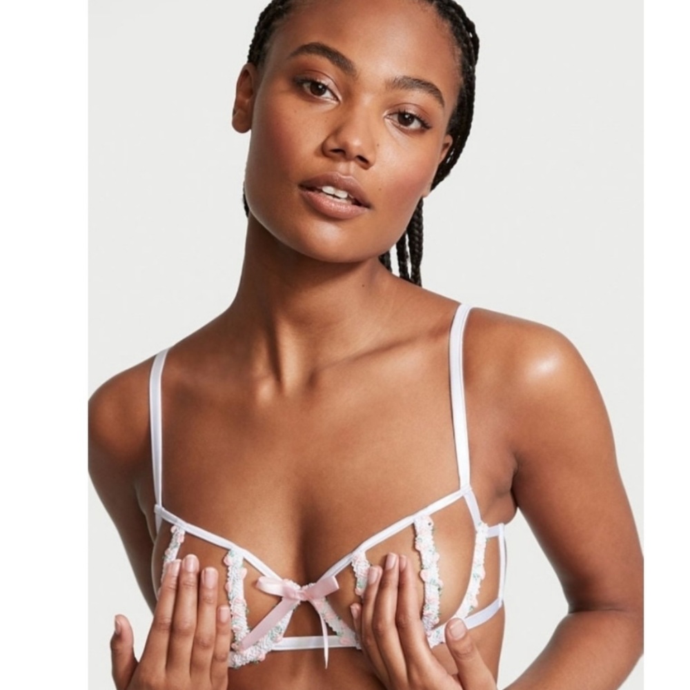 VICTORIA’S SECRET White Dream Angels Secret Garden Open-Cup Balconette Bra